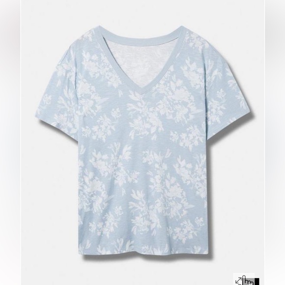 Torrid Relaxed Super Soft Slub V Neck Tee - Picture 4 of 5